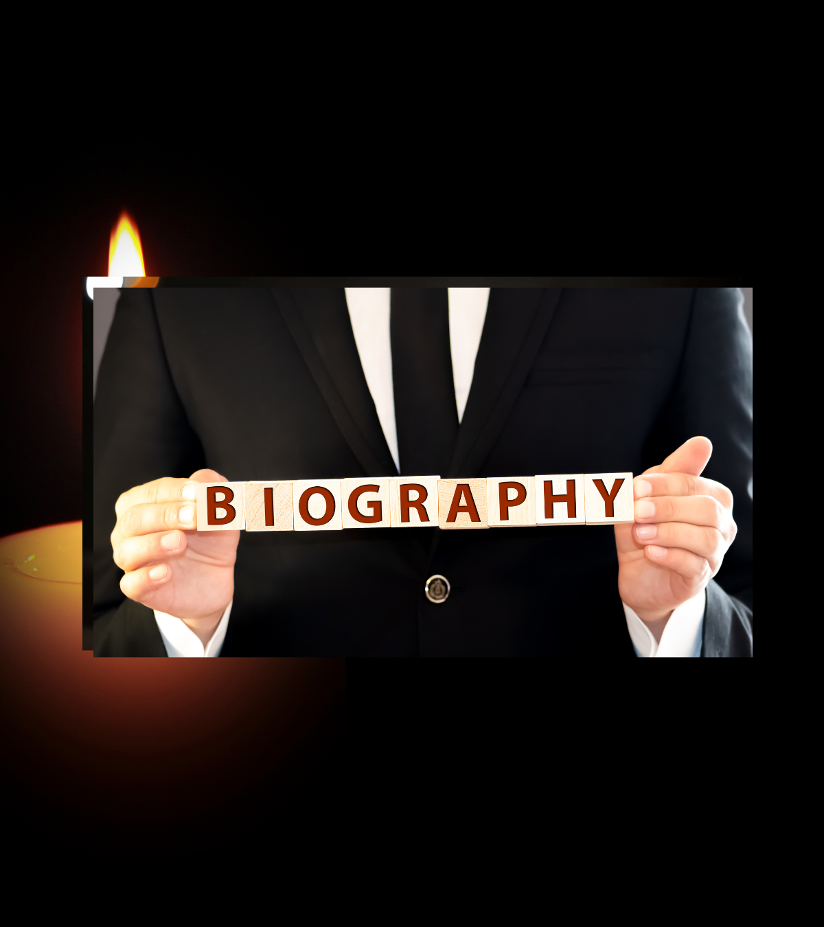 Eine weibliche Person, die im Schatten steht und die Arme Richting Sonne reckt